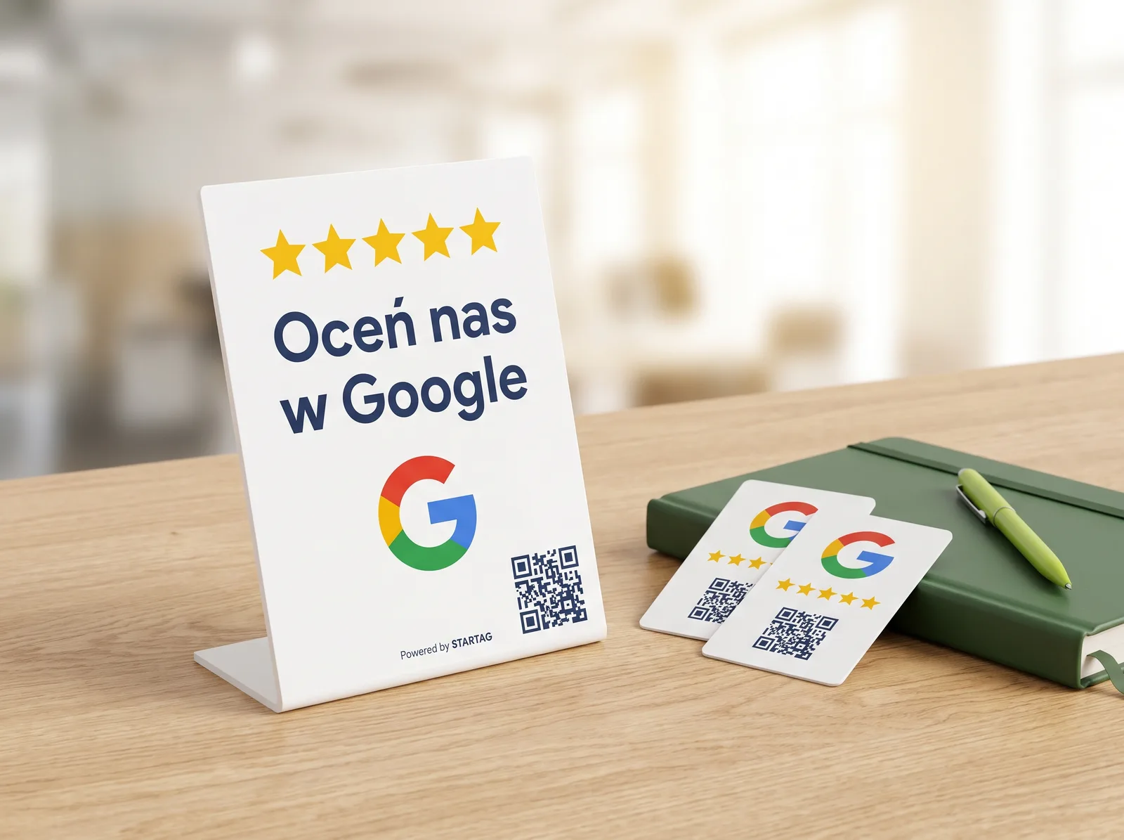 Zestaw firmowy StarTag — stojak NFC i dwie karty NFC na biurku